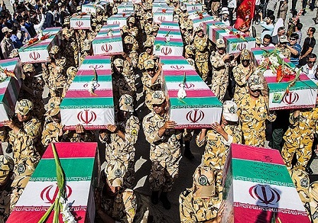 ورود پیکر مطهر ۳۱ شهید گمنام دوران دفاع‌ مقدس به کشور + عکس