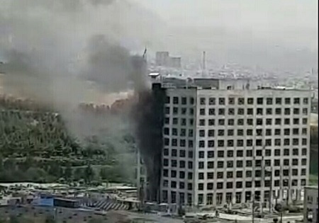 ساختمان بنیاد مستضعفان آتش گرفت