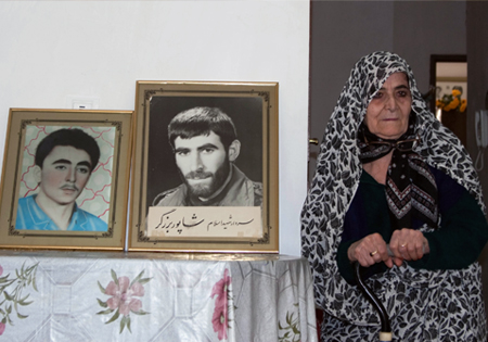 مادر شهیدان برزگر گلمغانی به فرزندان شهیدش پیوست