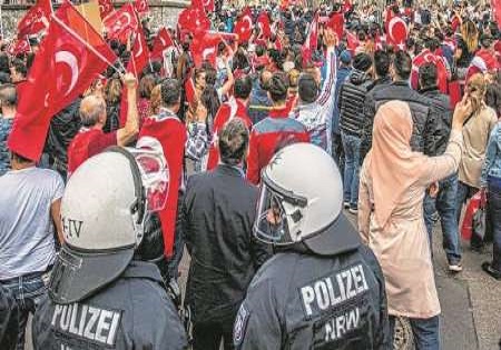 تظاهرات به طرفداری از اردوغان در کلن آلمان