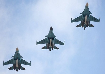 پرواز جنگنده‌های ارتش بر فراز آب‌های خلیج فارس