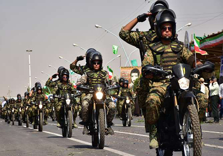مراسم رژه نیروهای مسلح در کرمان برگزار شد