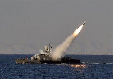 ايران تجري مناورات في بحر قزوين