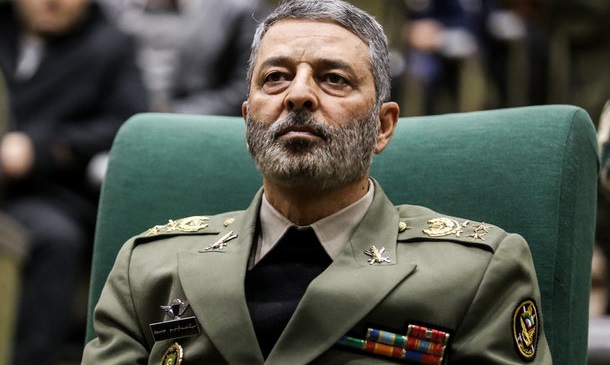 اللواء موسوي: قائد الثورة يشرف بالكامل على القضايا الأمنية والدفاعية