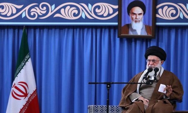قائد الثورة: الاختلاف بين الشعب الإيراني والإدارات الأميركية يعود إلى انقلاب 1953