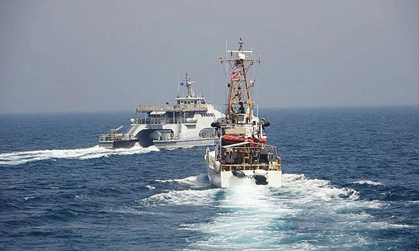 قوارب الحرس الثوري الإيراني تضايق سفينتين أمريكيتين