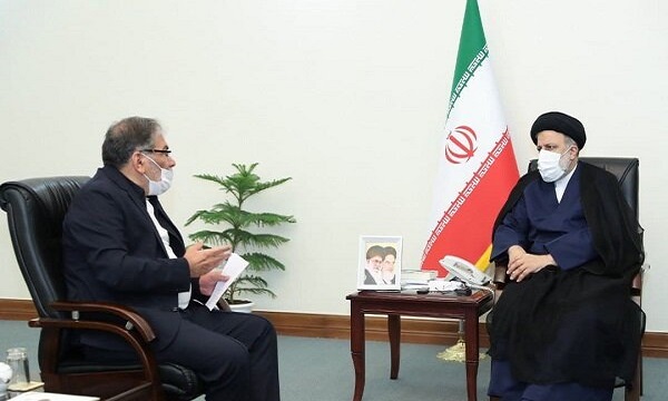 شمخاني يجري حوارا مع الرئيس المنتخب الايراني حول مشاكل محافظة خوزستان