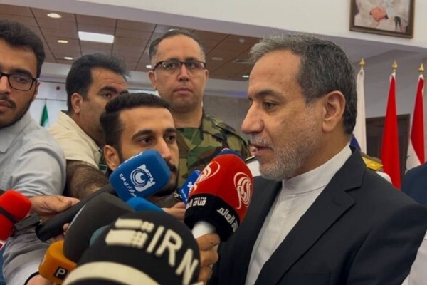 عراقجي: إيران تدعم الحكومة السورية والجيش السوري بقوة ضد الإرهابيين