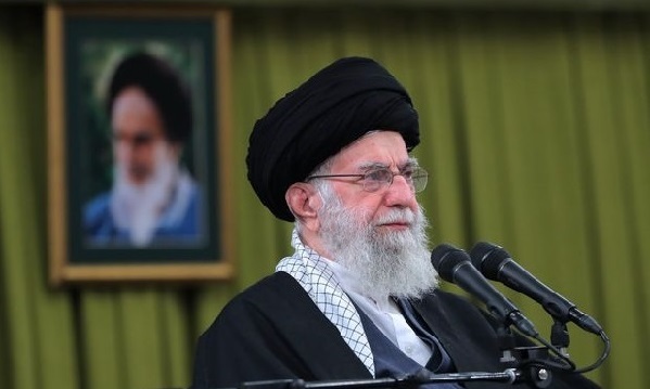 قائد الثورة في إيران يعزي السيد نصرالله بوفاة والدته