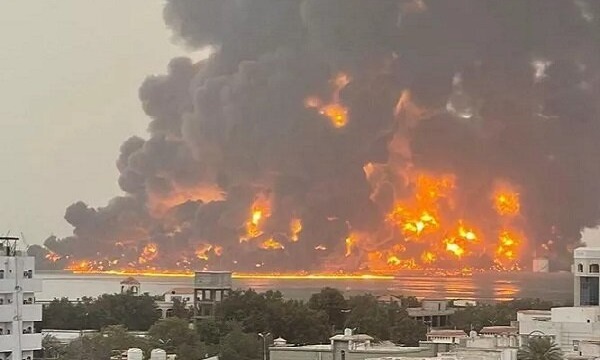 عدوان صهيوني يستهدف ميناء الحديدة اليمني