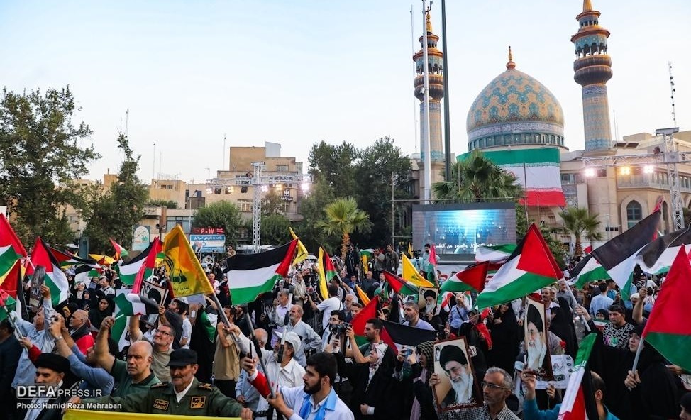 مراسم استقبال لجمع من ذوي الشهداء الفلسطينيين في طهران