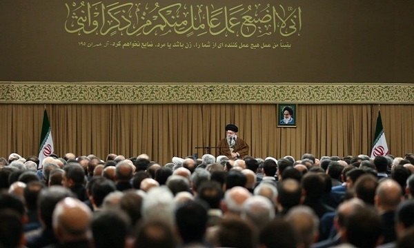 قائد الثورة يستقبل جمعا من الناشطين الاقتصاديين