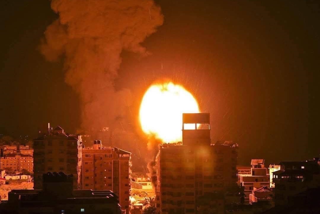 الاحتلال يواصل خرق وقف الحرب .. غارات ونسف للمنازل في غزة الاحتلال يواصل خرق وقف الحرب .. غارات ونسف للمنازل في غزة