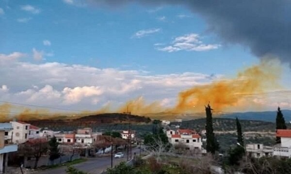 انبعاث غاز سام من قاعدة عسكرية بطرطوس إثر قصف إسرائيلي
