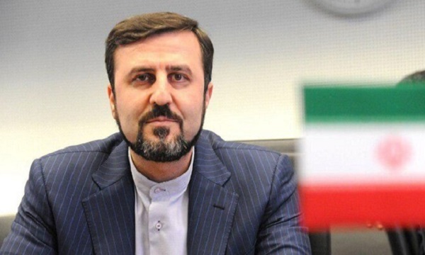 غريب آبادي يقدم تقريرا الى مجلس الشورى الاسلامي بشأن المفاوضات الاخيرة