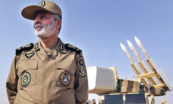 اللواء موسوي يتفقد احد مواقع الدفاع الجوي بطهران