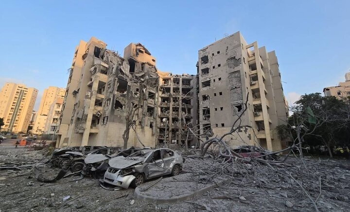 خبير في الشؤون الصهيونية: الهجمات الإيرانية اليوم کانت استثنائية