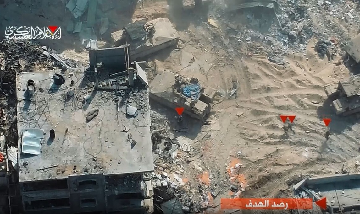 القسام توثّق اشتباكًا من “المسافة صفر” مع قوة إسرائيلية في جباليا