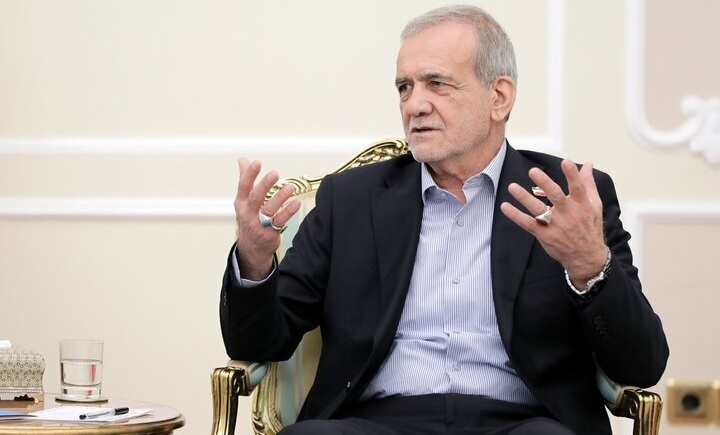 الرئيس الايراني: الشعب وقف إلى مدافعي الوطن بكل ما أوتي من قوة