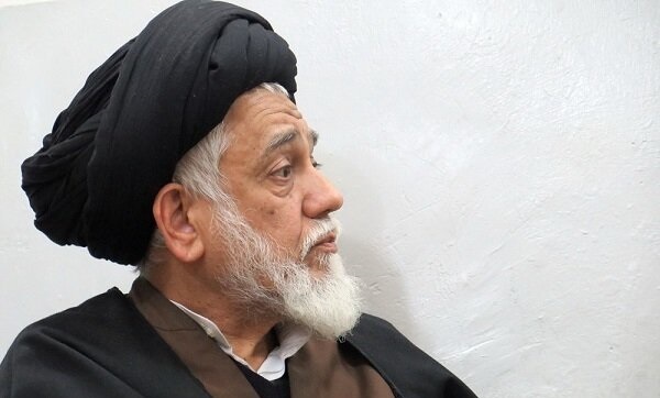 آية الله العظمى الحائري: أي اعتداء على قائد الثورة الاسلامية هو اعتداء على الأمة الإسلامية