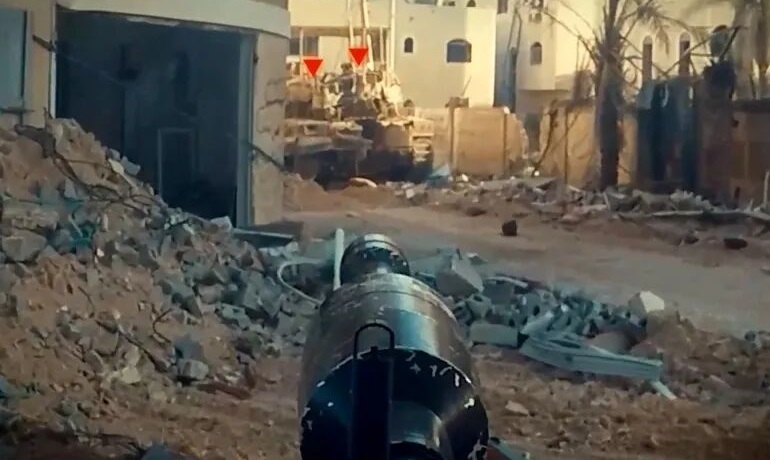 غزة: المقاومة تستهدف مقر قيادة للاحتلال شرقي حي التفاح وتدمر آلياته في خان يونس