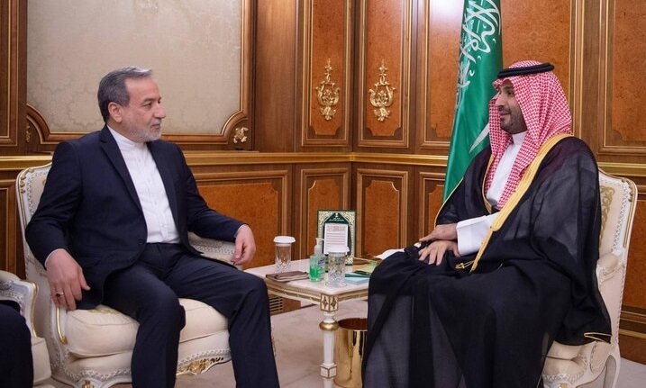 عراقجي يجري محادثات مع ولي العهد السعودي في الرياض