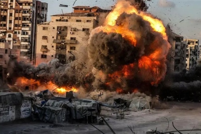 القصف الإسرائيلي يتصاعد.. استشهاد أكثر من 14 فلسطينياً في قطاع غزة