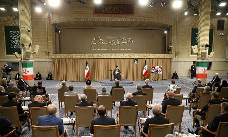 السيد خامنئي: زيارة بزشكيان للصين وفرت الأرضية لأحداث كبرى تحتاجها إيران