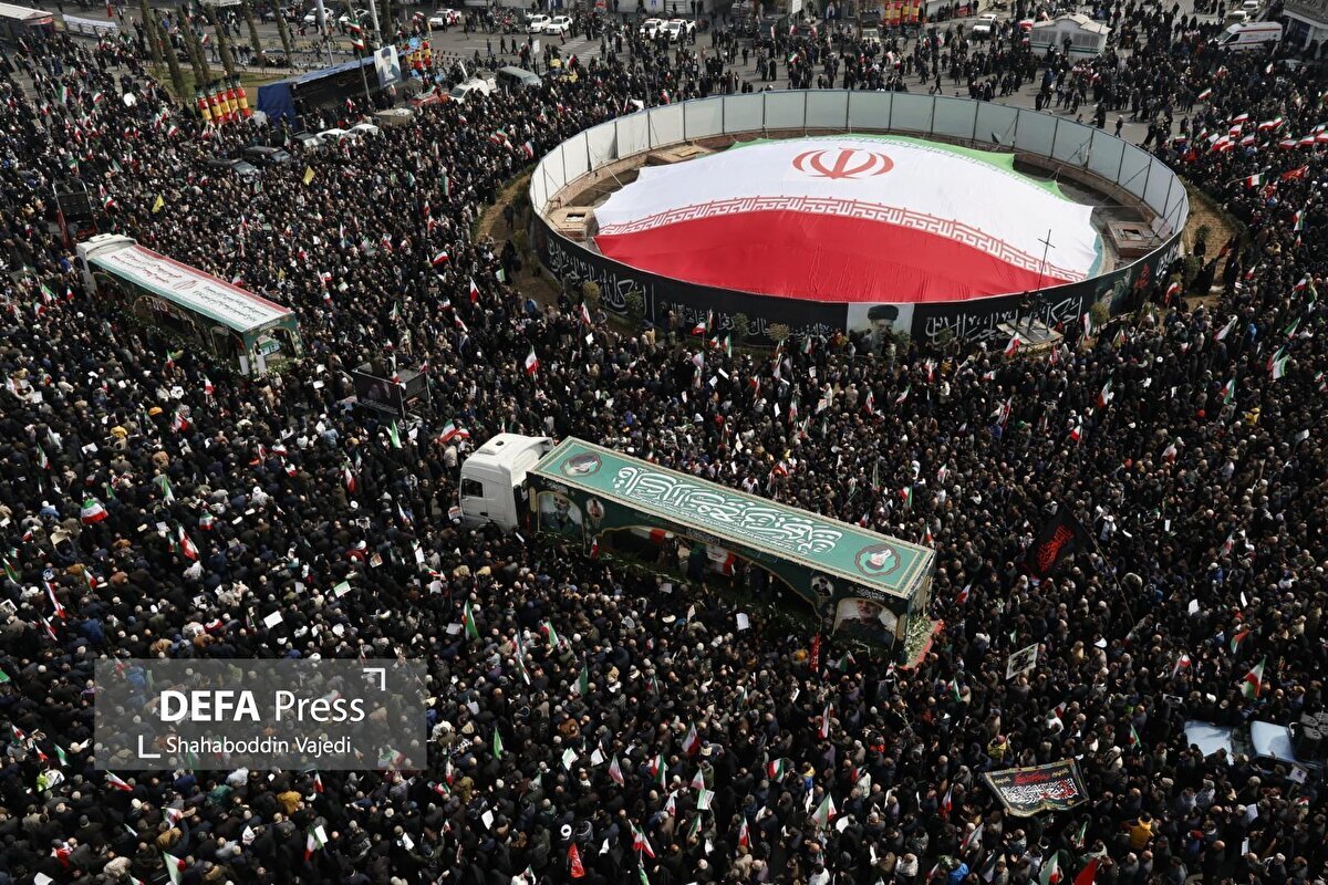 طهران تهز تحت أقدام المؤمنين تشييعا لشهدائهم ولاتهز قلوبهم طهران تهز تحت أقدام المؤمنين تشييعا لشهدائهم ولاتهز قلوبهم