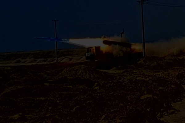 هجوم الصواريخ لبحرية الجيش الإيراني على حاملة الطائرات