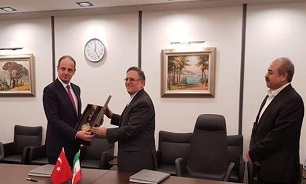 Iran, Turkey Agree to Use Nat'l Currencies in Trade Transactions