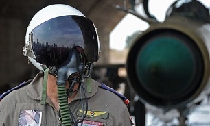 Syrian Air Force Bombs Heavily ISIL's Positions in Southeastern Deir Ezzur