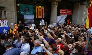 Spanish Court Blocks Catalan Parliament from Declaring Independence