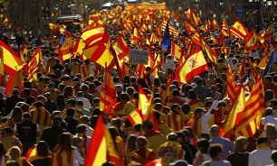 Thousands Rally in Barcelona against Catalonia's Secession
