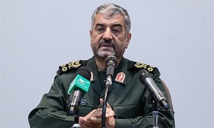 Iran Ready to Transfer Defense Experiences to Pakistan