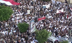 Yemenis Hold Large Rallies in Sana’a against Deadly Saudi Air Raid