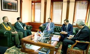 Iran, Armenia review defense cooperation