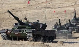 Turkey Sends Tanks, Equipment to Syria Border