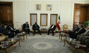 Zarif Calls for Closer Tehran-Dakar Ties