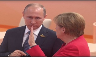 Putin, Merkel discuss crisis in Syria in phone call