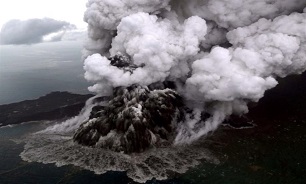 Indonesia Orders Flights to Steer Clear of Erupting Volcano