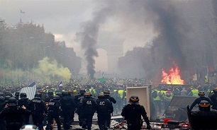Kremlin Does Not Think US Is behind Unrest in France