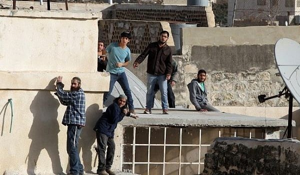 Palestinians Take down Israeli Flag off Hebron House Targeted by Jewish Settlers