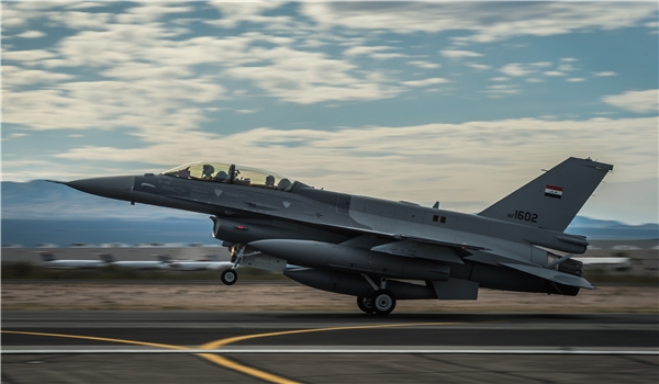 Iraq Warplanes Strike ISIL Targets in Syria