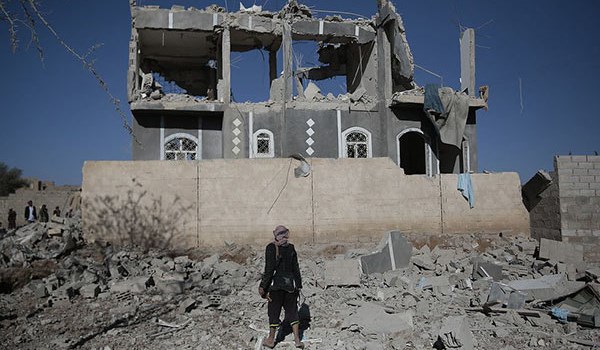 HRW: Saudi- UAE Alliance Covering up War Crimes in Yemen