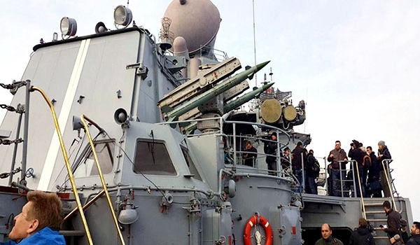 Russia Sends Warships to Syrian Shores as US Suspected of Preparing Strike