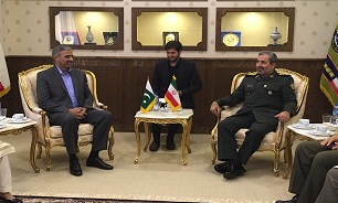 Officials Discuss Iran-Pakistan Defense Ties