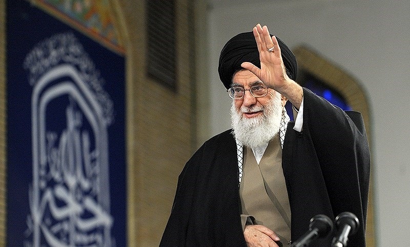 Leader Urges Iranian Students’ Efforts to Eliminate Any Reliance on Aliens