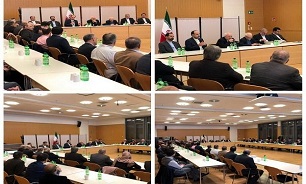 Iran FM meets Iranian elites in Munich, addresses common concerns