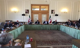 Lawmakers meet FM Zarif to hail his return to work